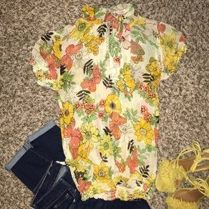 Flower blouse with high neck and short sleeves.
